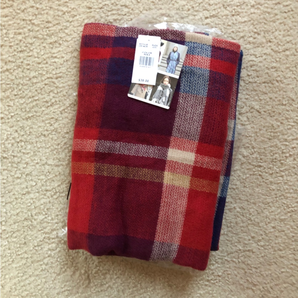 NWT Collection 18 Women’s Red Plaid Scarf/Wrap